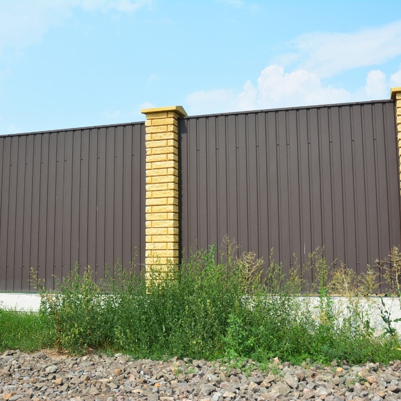 Image presents Enhance the appearance of your fence with high-quality colour bond fence paint service